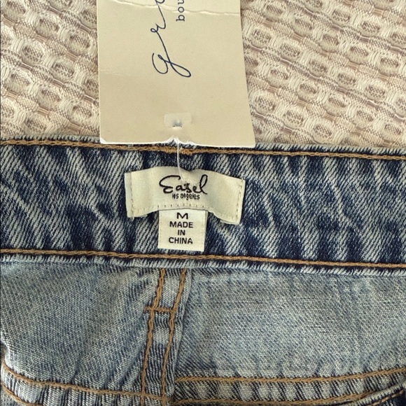 Easel Blue Boyfriend Jeans with Patchwork
Size Medium. New with tags. - Picture 6 of 10